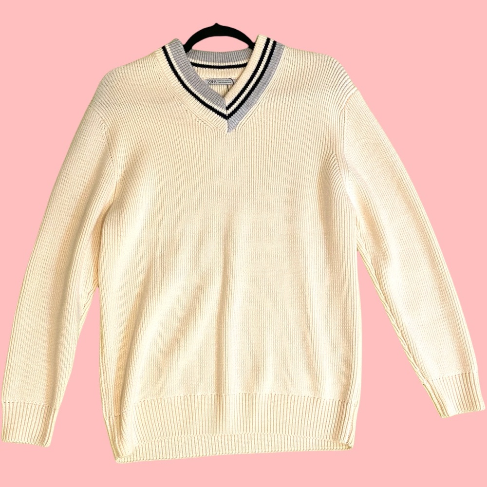 V-neck has been worn once still in a good condition very good quality